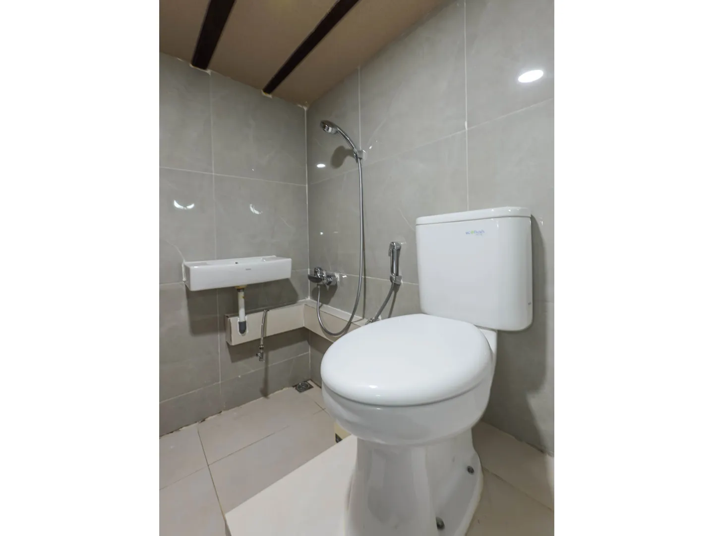 Family Bathroom - Elrora