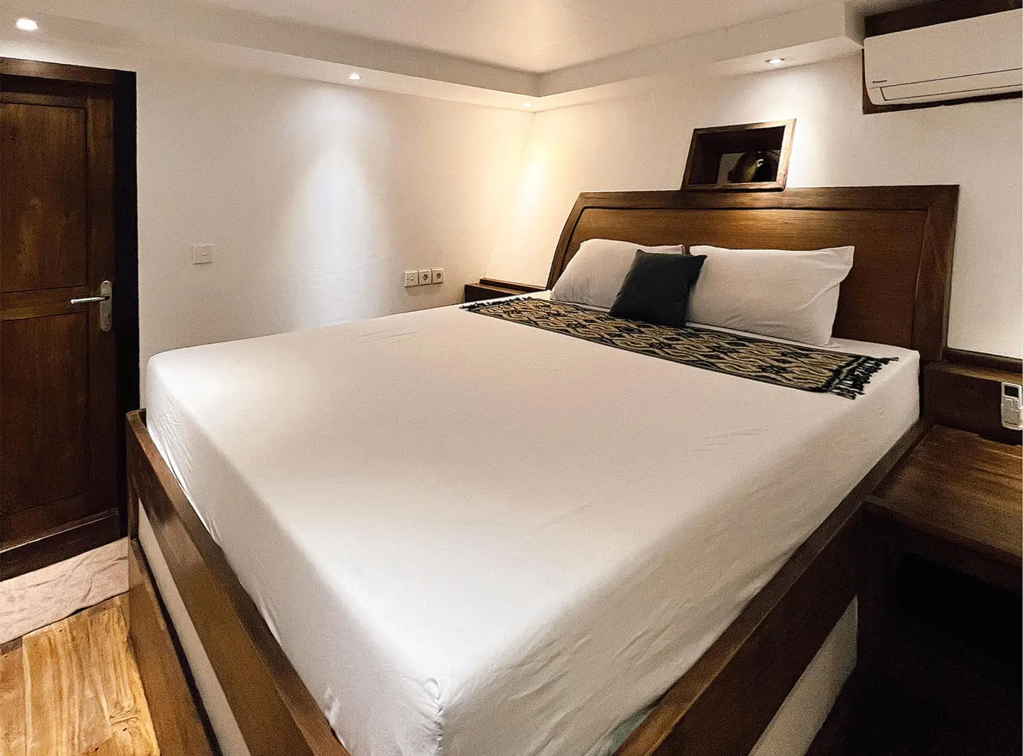 Bedroom 2 Superior Double_Panrita Liveaboard