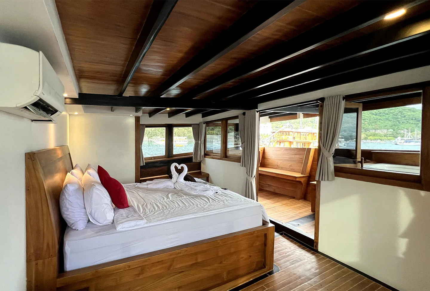 Bedroom Suite Cabin_Panrita Liveaboard