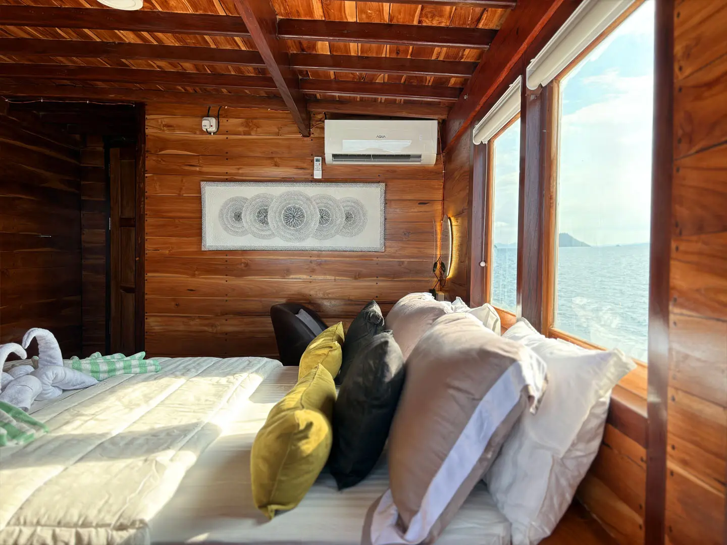 Bedroom Master Balcony 3-Sundari Voyage